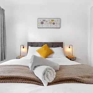 modern-luxe-flat-next-to-aldgate-east-tube.cambridgehotelsuk.com/